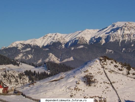 cam asa se vad bucegii, din nu e bine incadrata pt ca e o bucata dintr-o panorama facuta de mine din