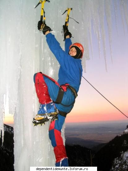 despre alpinism dar ceva scule gheatza? cuie, pioletii banui voi n-aveti cuie gheatza... dar daca